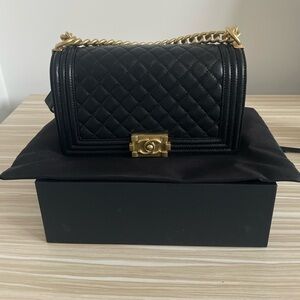 Elegant Black Quilted Crossbody Bag with Gold Chain
